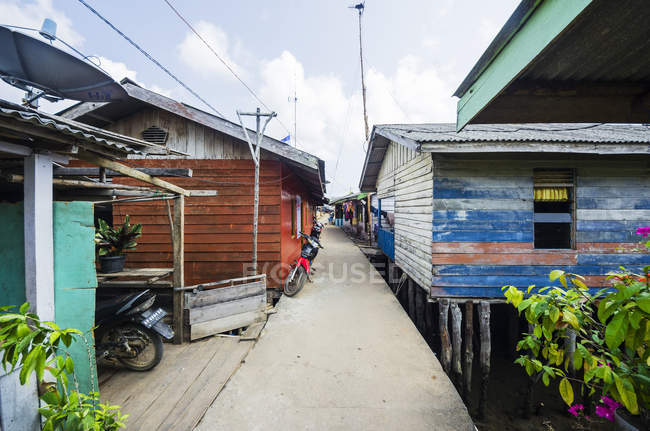 Indonesia, Riau Islands, Bintan Island, Fishing village, Wooden huts during daytime — Stock Photo
