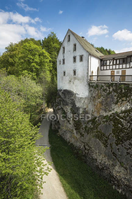 Alemanha, Baden-Wuerttemberg, distrito de Sigmaringen, Leibertingen, vista para o Castelo de Wildenstein — Fotografia de Stock