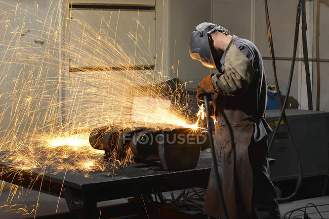 Welder working with grinding machine — Stock Photo