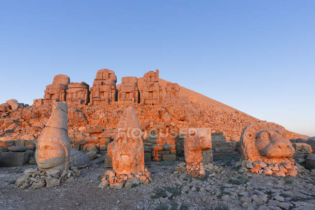 Туреччина, Анатолії, Гора Nemrut, могила Antiochos, Кам'яна глав — стокове фото