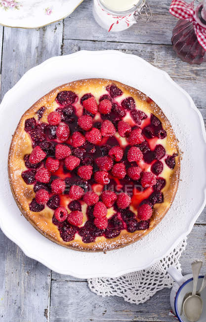Gâteau au fromage aux framboises fraîches — Photo de stock