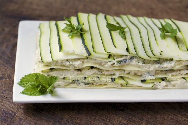Zucchini-Lasagne mit hausgemachtem veganem Frischkäse — Gemüse, vegetarisch  - Stock Photo | #183901322