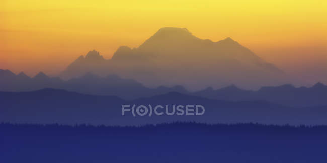 USA, Washington, View of Mount Baker at sunset — Stock Photo