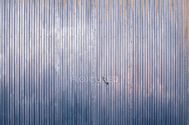 Porte de garage bleue, gros plan — Photo de stock