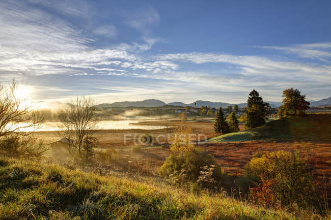 Germany, Bavaria, View of Osterseen Lakes during sunrise — Stock Photo