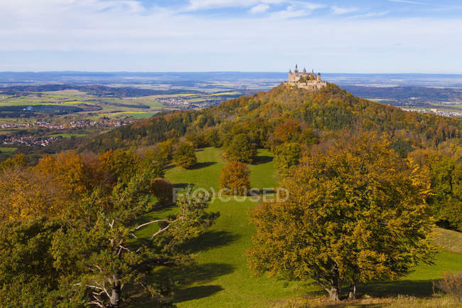Deutschland, baden-wuerttemberg, blick auf hohenzollern bei hechingen — Stockfoto
