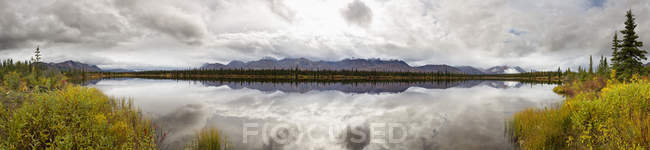 США, Аляска, подання Джо озеро в Denali шосе восени — стокове фото