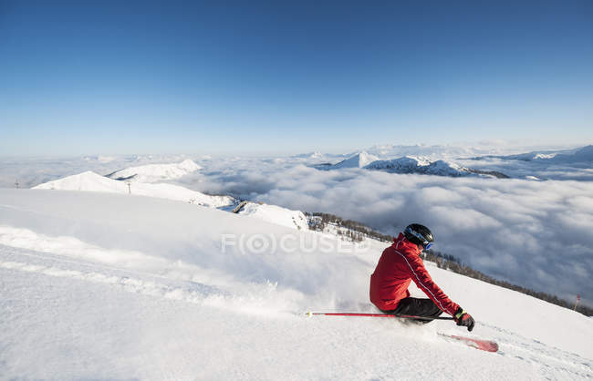 Austria, Salisburgo, Metà adulto sciare in montagna di Altenmarkt Zauchensee — Foto stock