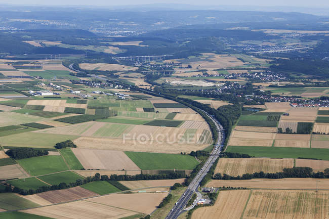 Europe, Allemagne, Rhénanie-Palatinat, Vue aérienne des autoroutes A61 et A573 — Photo de stock