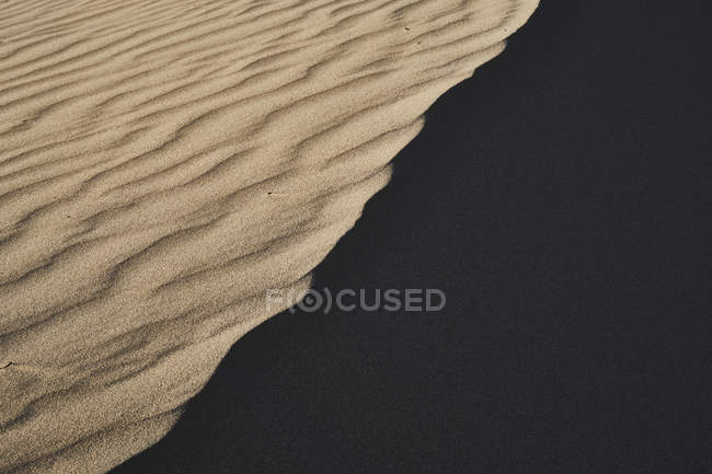 Italia, Sardegna, Porto Pino, dune, sabbia, segni di ondulazione, ombra — Foto stock