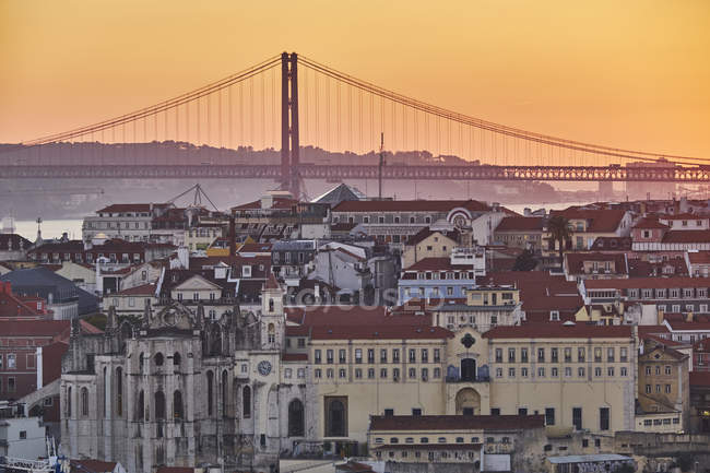 Portugal, Lisbon, Ponte 25 de Abril, River Tagus at sunrise — Stock Photo