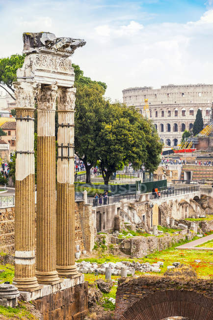 Italia, Roma, vista a los Foros Imperiales - foto de stock
