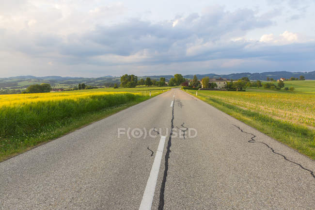 Austria, Upper Austria, Muehlvierlel, empty country road — Stock Photo