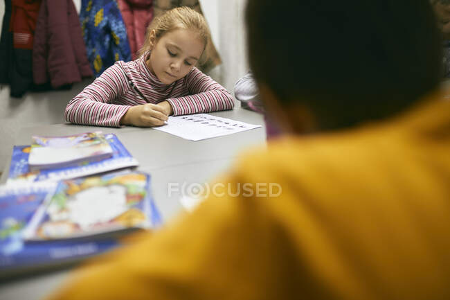 Students learning in class — Stock Photo