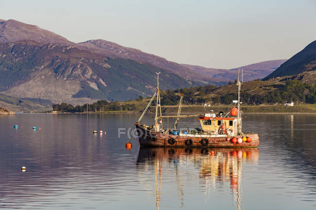 Vereinigtes Königreich, Schottland, Hochland, Ullapool, Lochbesen, Fischerboot — Stockfoto
