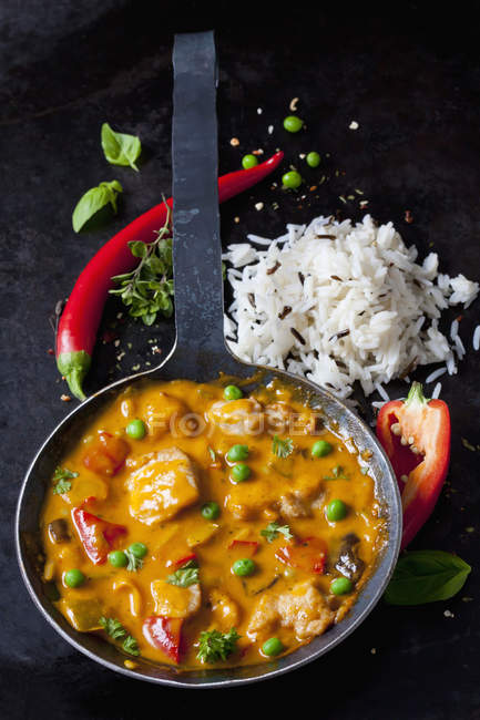 Thai Curry with chicken filets and basmati rice — Stock Photo