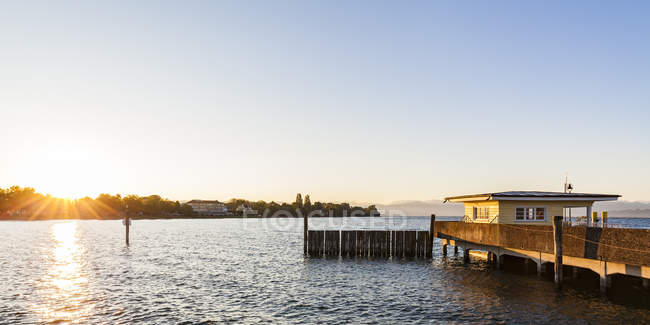 Allemagne, Bade-Wurtemberg, Langenargen, Lac de Constance, jetée au lever du soleil — Photo de stock