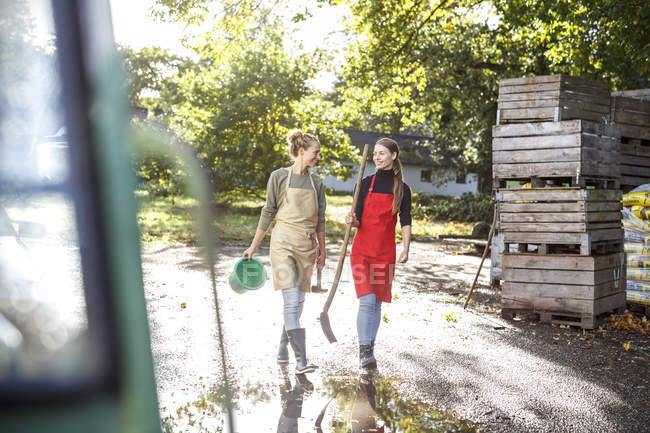 Two smiling women working on a farm — Stock Photo