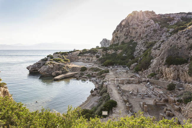 Greece, Gulf of Corinth, Loutraki, Heraion of Perachora, ancient excavation site — Stock Photo