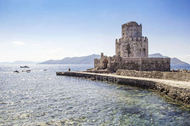 Greece, Peloponnese, Messenia, Methoni, Fortress, Tower Burtzi and Sapientza Island in the background — Stock Photo
