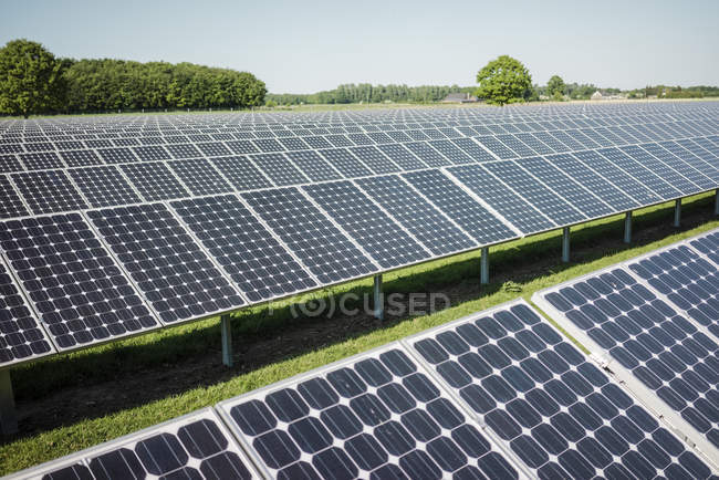 Alemanha, Kevelaer, central solar durante o dia — Fotografia de Stock