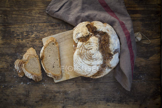 Домашний ржаной хлеб из ржаного хлеба — стоковое фото