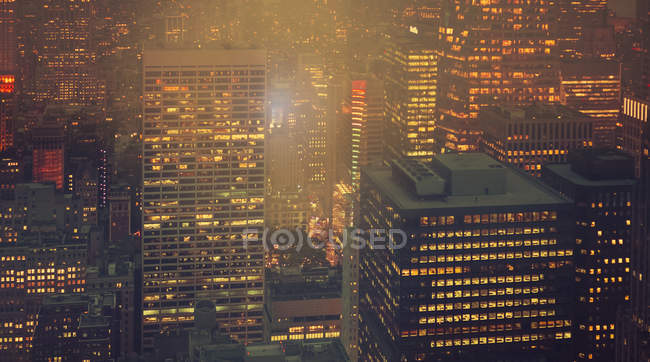 USA, New York, Manhattan, high-rise buildings at night — illumination ...