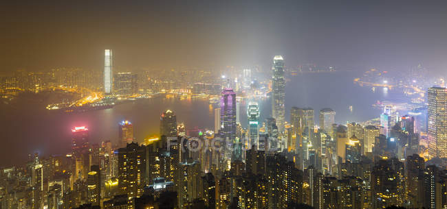 China, Hong Kong, skyline at night — Stock Photo