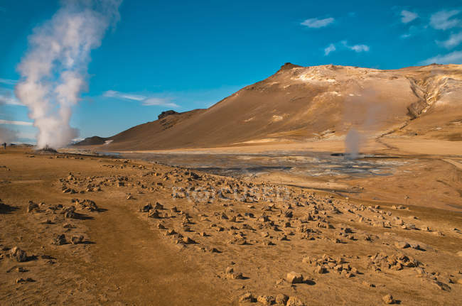 Исландия, геотермальная зона Hveraroend, грязевой горшок, парящая почва — стоковое фото