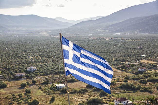 Greece, Peloponnese, Arcadia, Paralia Astros, Flag of Greece, view to fertile plain of Astros — Stock Photo