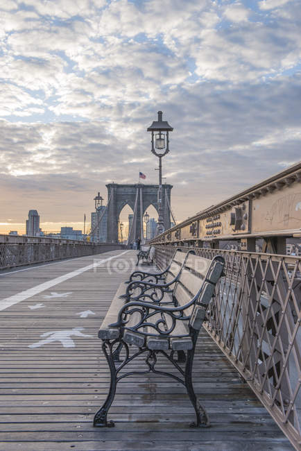 USA, New York, Brooklyn Bridge al tramonto — Foto stock