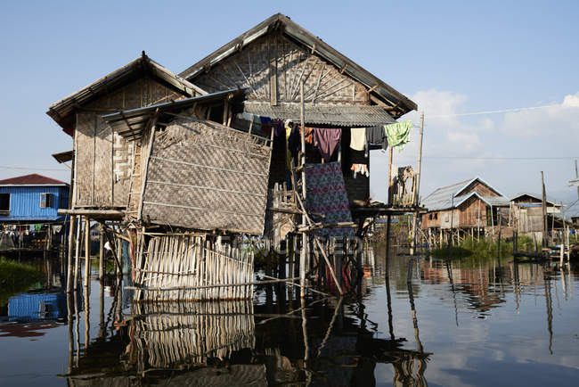 Myanmar, lago Inle, casas flutuantes — Fotografia de Stock
