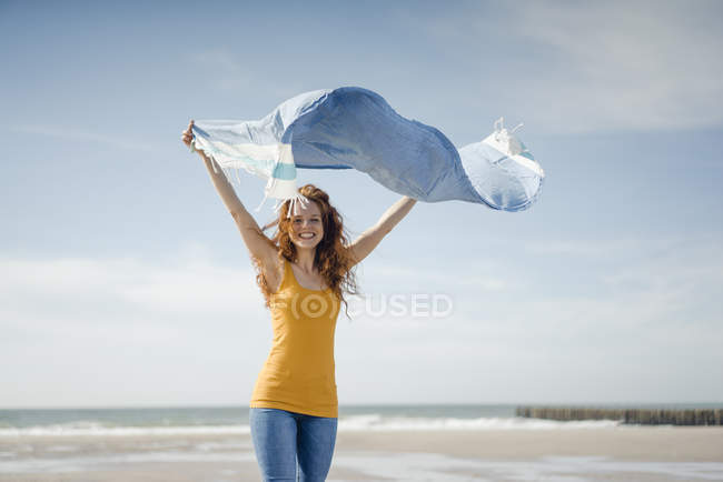focused_265364900-stock-photo-happy-woman-having-fun-beach The right way to Meet Community Singles Free of charge