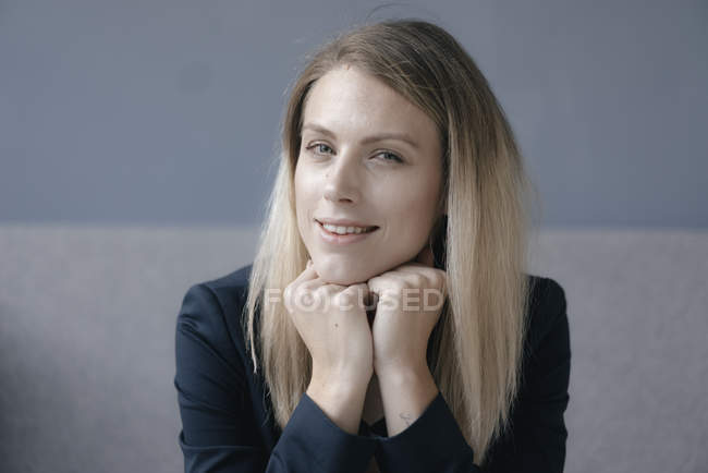 Portrait of smiling businesswoman looking at camera — Stock Photo