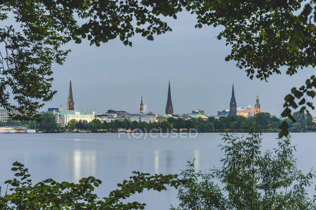 Germany, Hamburg, Outer Alster Lake with view to the city — Stock Photo