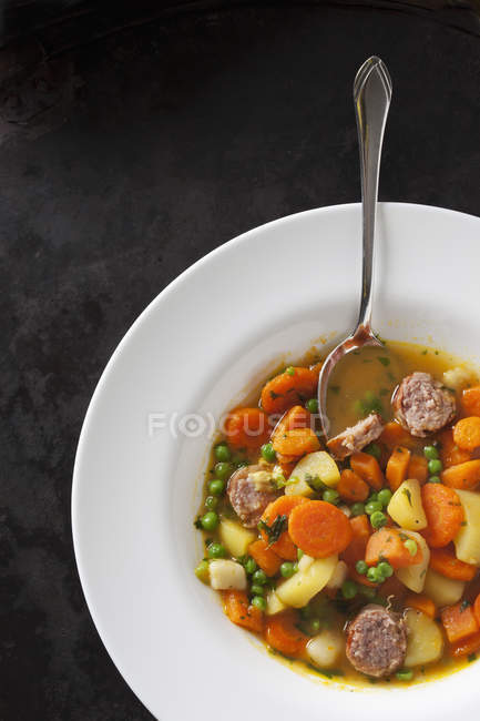 Primo piano della zuppa di verdure fresche — Foto stock