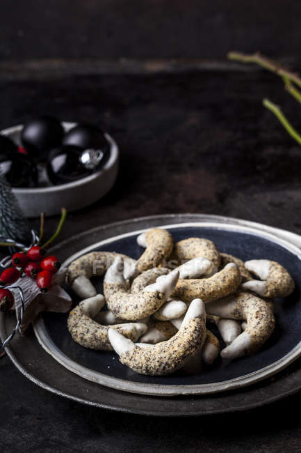 Mohnplätzchen mit weißer Schokolade zur Weihnachtszeit — Stockfoto
