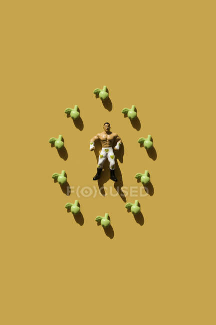 3D Rendering, homem forte com calças wrestler coração verde e maçãs falsas — Fotografia de Stock