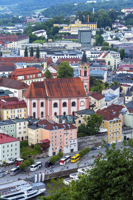 Germany, Bavaria, Passau, cityscape with Parish Church St. Paul — Stock Photo