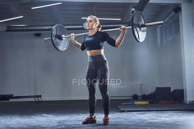 Woman practicing barbell squat at gym — cross Training, Exercising ...