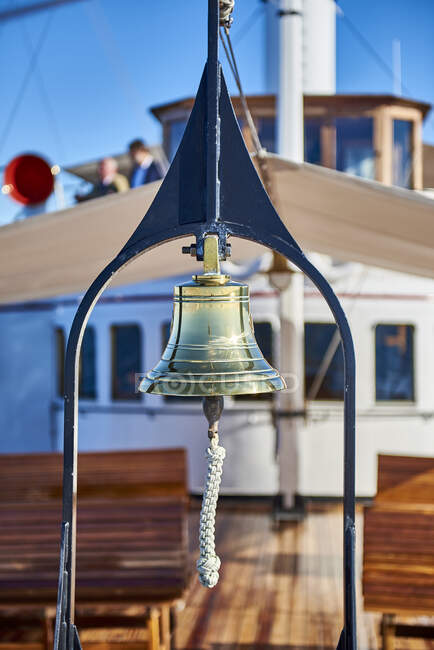 Паровая лодка Hohentwiel, золотой колокол — стоковое фото