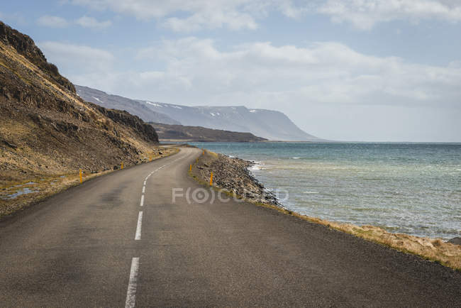Islanda, Vestfiroir, strada vuota — Foto stock