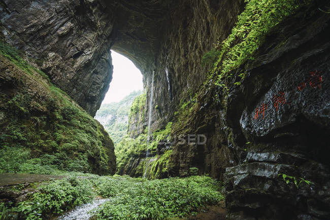 Cina, Provincia del Sichuan, Carso di Wulong, Arco naturale — Foto stock