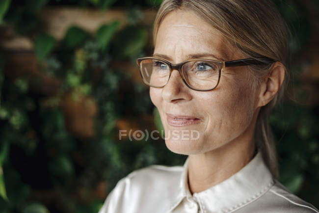 Retrato de empresária confiante — Fotografia de Stock