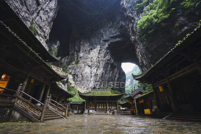 China, Sichuan Province, Wulong Karst, traditional houses, entrance — Stock Photo