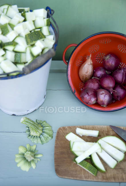 Preparing courgettes for preserving — Stock Photo