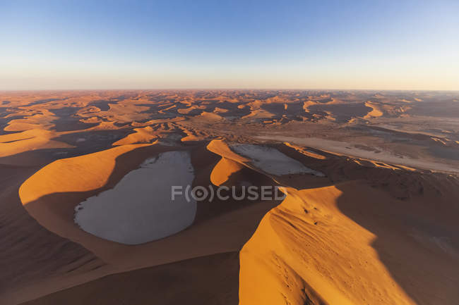 Africa, Namibia, Namib desert, Namib-Naukluft National Park, Veduta aerea di Deadvlei, 'Big Daddy' e Sossusvlei — Foto stock