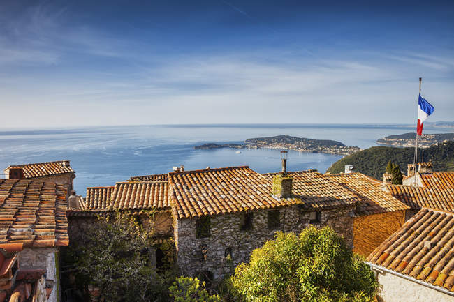 Francia, Alpi Marittime, Costa Azzurra, Costa Azzurra, Eze case di paese medievali, vista sul Mar Mediterraneo — Foto stock