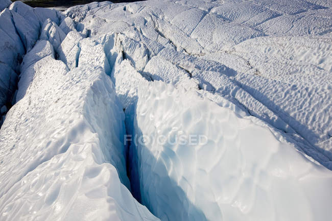 Estados Unidos, Alaska, grieta en el glaciar Matanuska - foto de stock