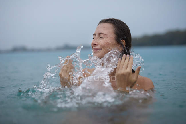 Женщина Вода Фото